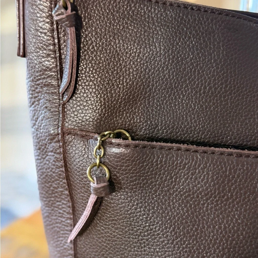 The Sak Crossbody Bag Medium Brown Excellent Pebbled Leather Chevron Strap